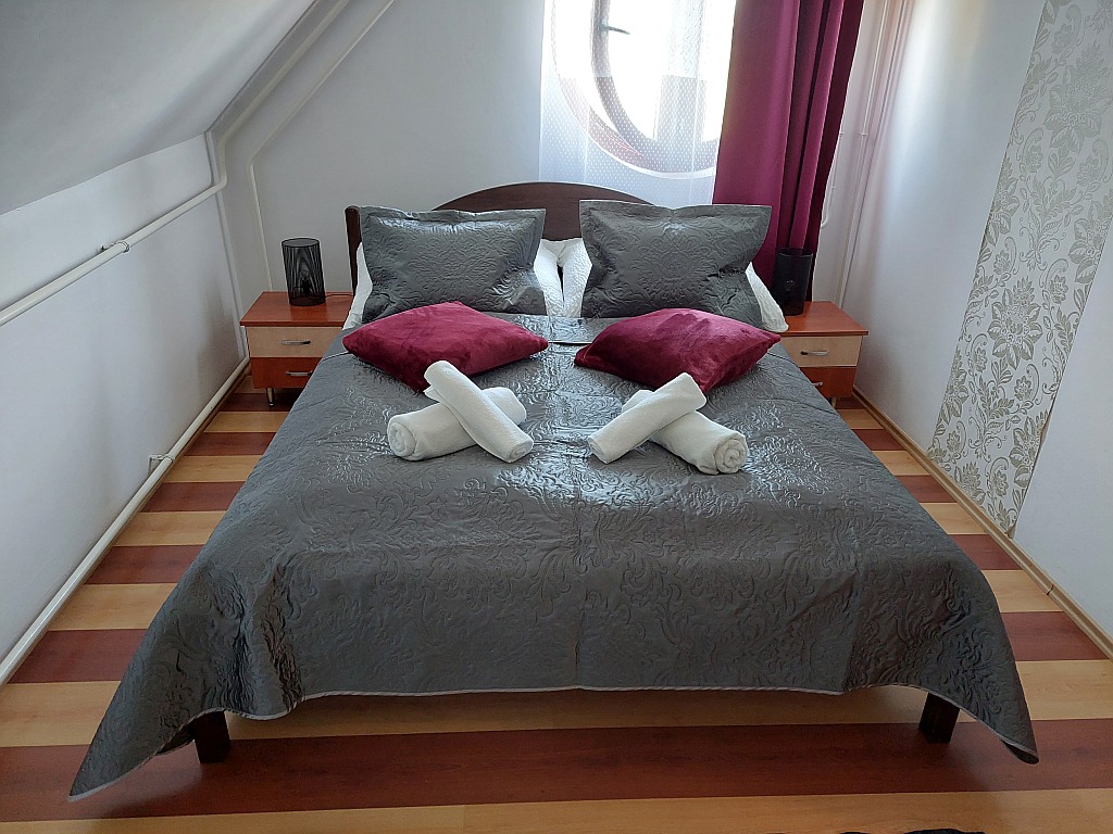 Franciaágyas Franciaágyas